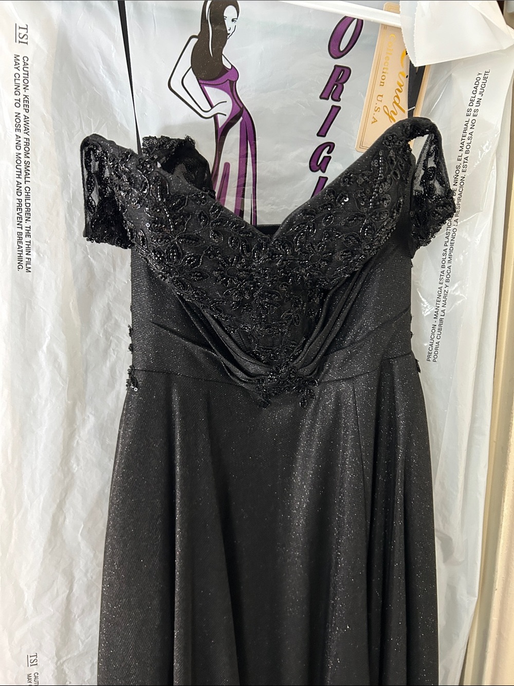 Prom dress NWT  Elegant Black Lace-Top Evening Dress.
